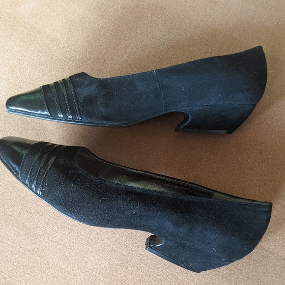 Velvety vintage 80s suede low pump with unique curved heel - Picture 1 of 10